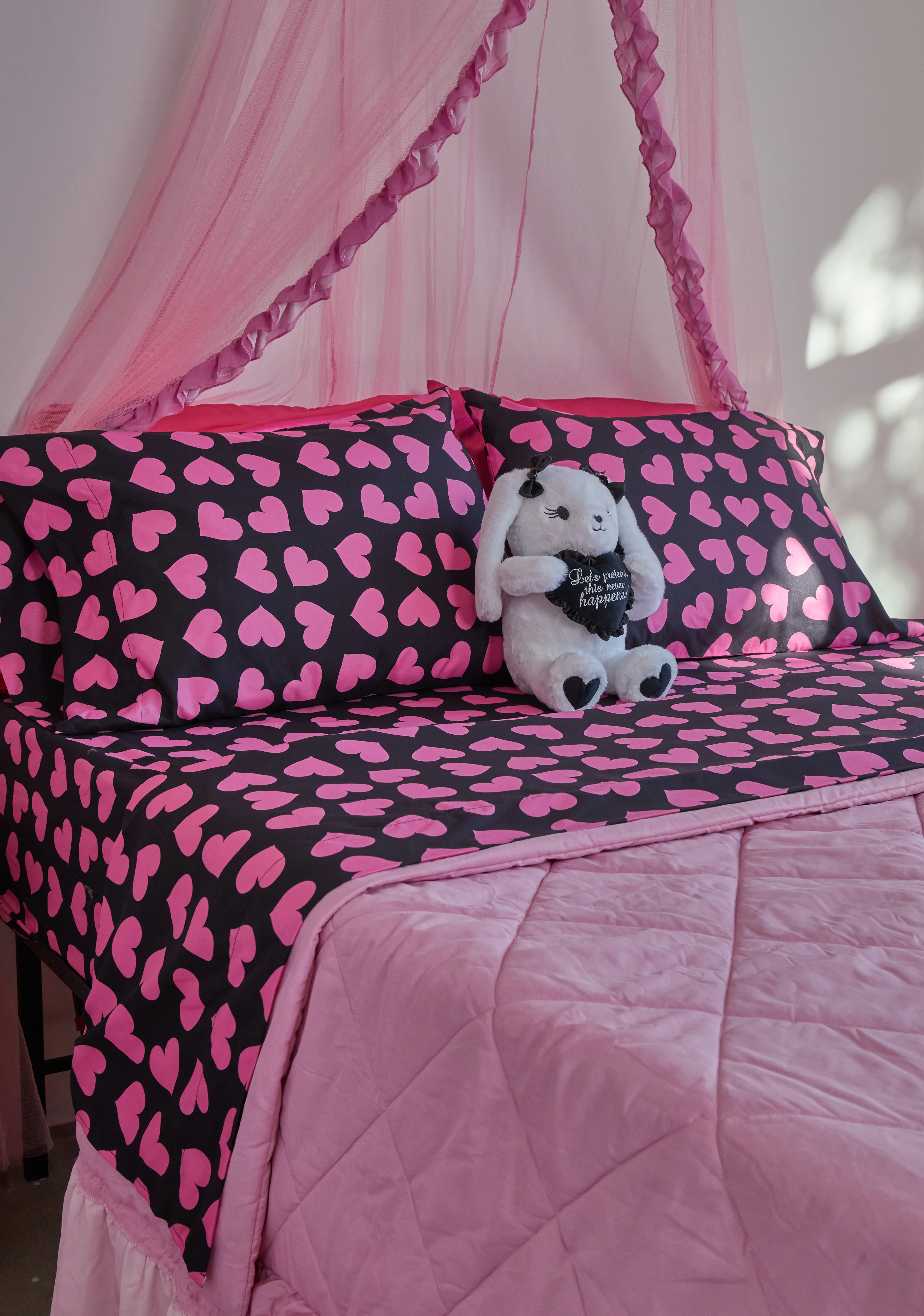 Maneater Sheets Set - Image 5